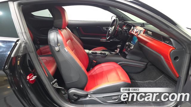 Ford Mustang 2019 — photo 16
