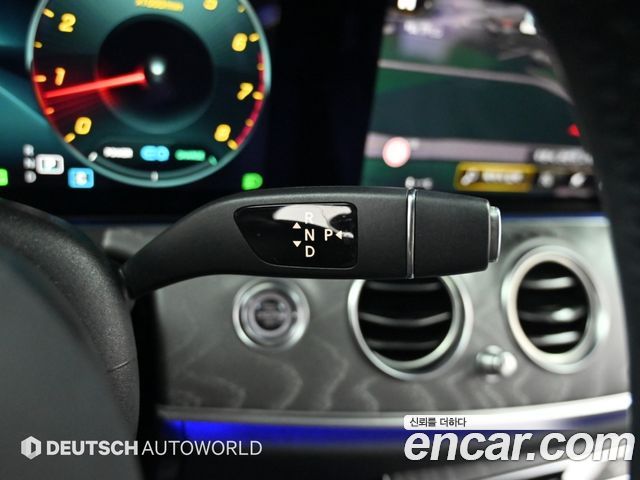 Mercedes-Benz E-Class 2021 — photo 9