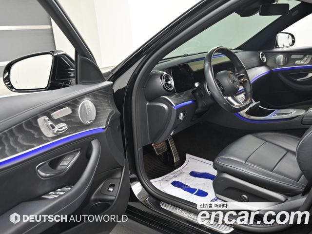 Mercedes-Benz E-Class 2021 — photo 11