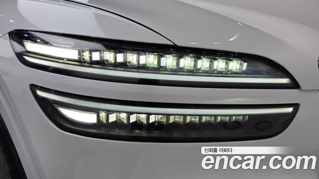 Genesis GV70 2025 — photo 8