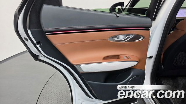 Genesis GV70 2025 — photo 15