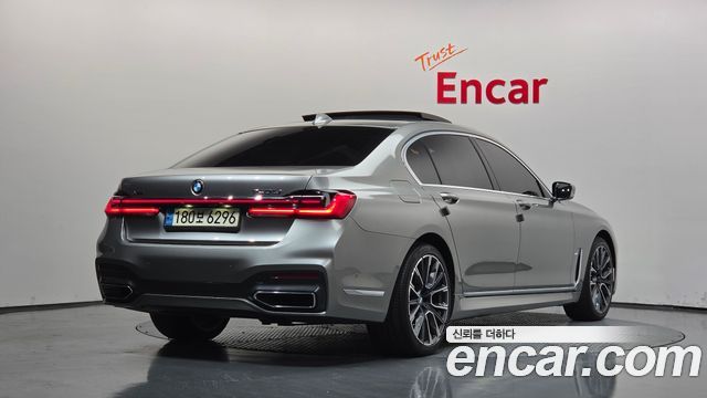 BMW 7-Series 2021 — photo 2