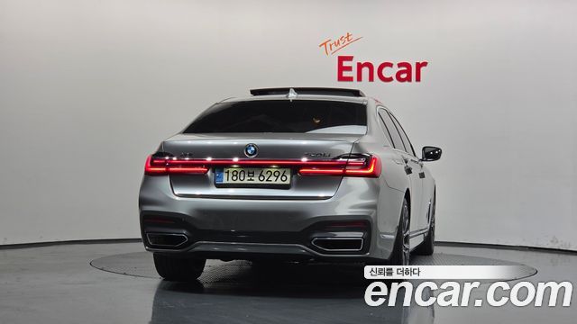 BMW 7-Series 2021 — photo 4
