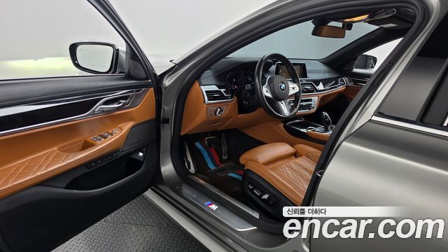 BMW 7-Series 2021 — photo 10