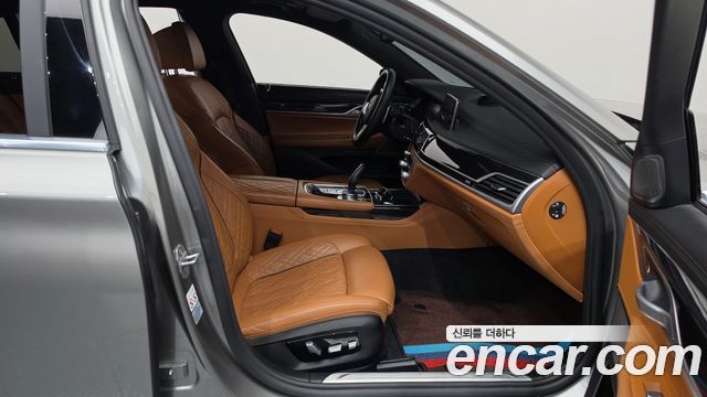 BMW 7-Series 2021 — photo 11