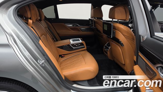 BMW 7-Series 2021 — photo 12