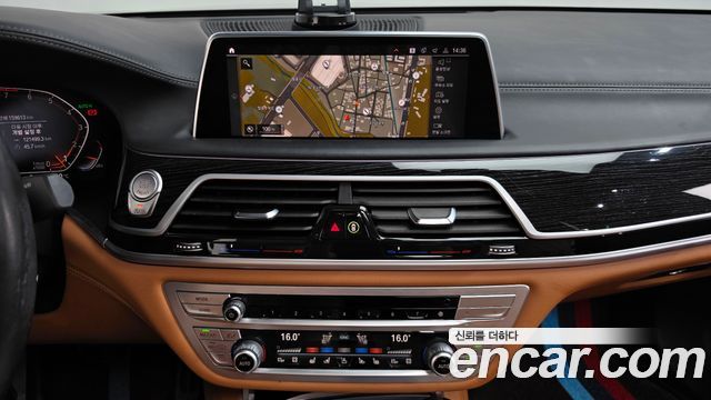 BMW 7-Series 2021 — photo 14