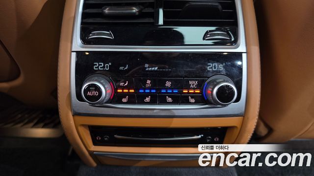 BMW 7-Series 2021 — photo 18