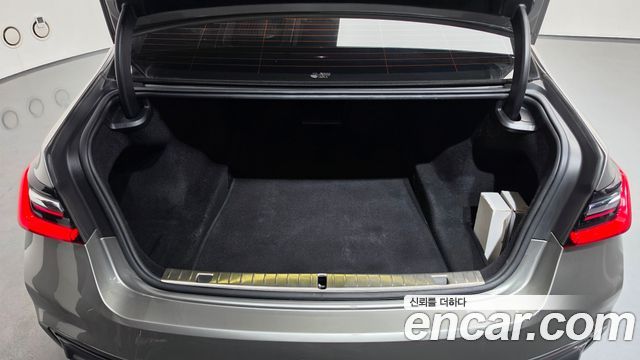 BMW 7-Series 2021 — photo 20