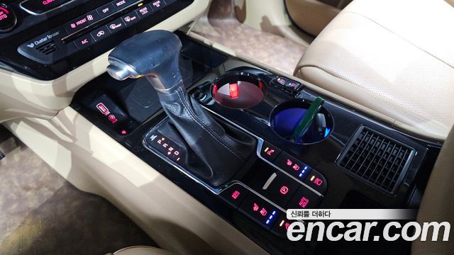 Kia Canival 2019 — photo 9