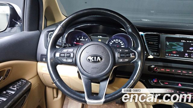 Kia Canival 2019 — photo 10