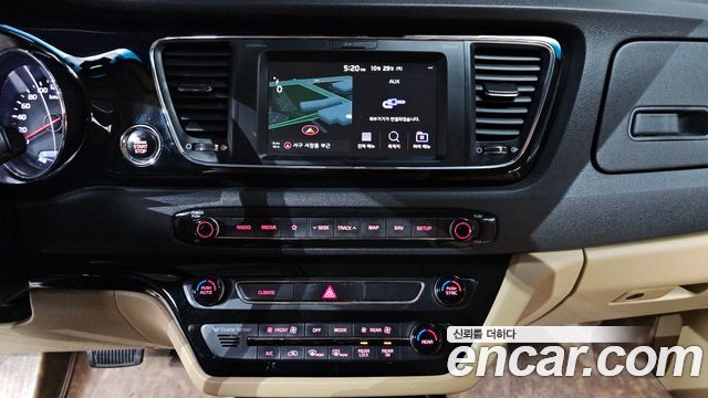 Kia Canival 2019 — photo 11