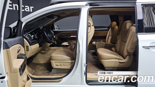 Kia Canival 2019 — photo 16