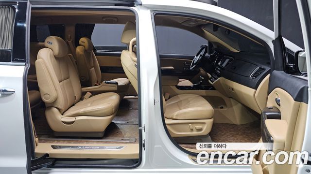 Kia Canival 2019 — photo 17