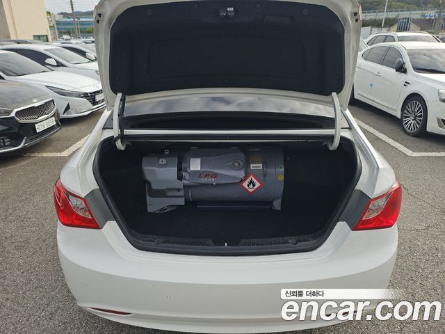 Hyundai Sonata 2014 — photo 18