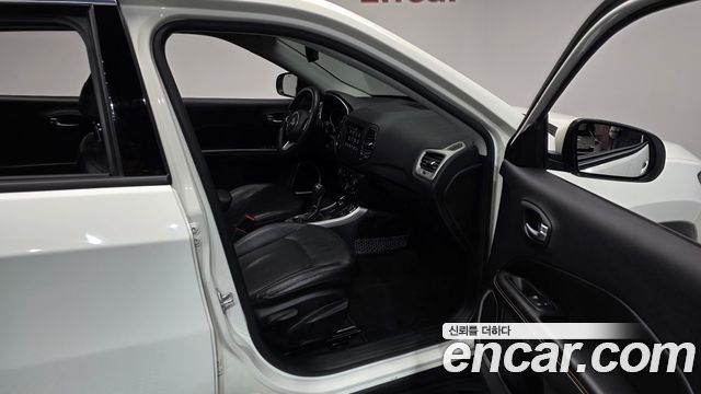 Jeep Compass 2019 — photo 17