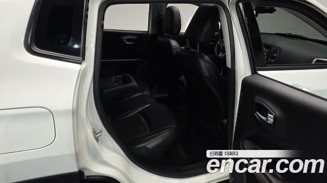 Jeep Compass 2019 — photo 18