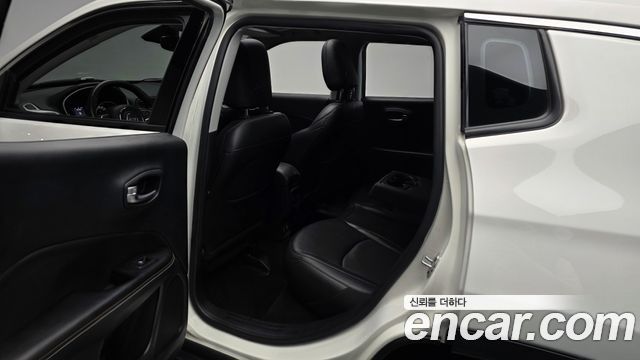 Jeep Compass 2019 — photo 16