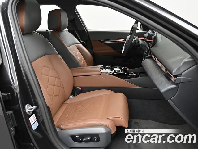 BMW 5-Series 2024 — photo 10