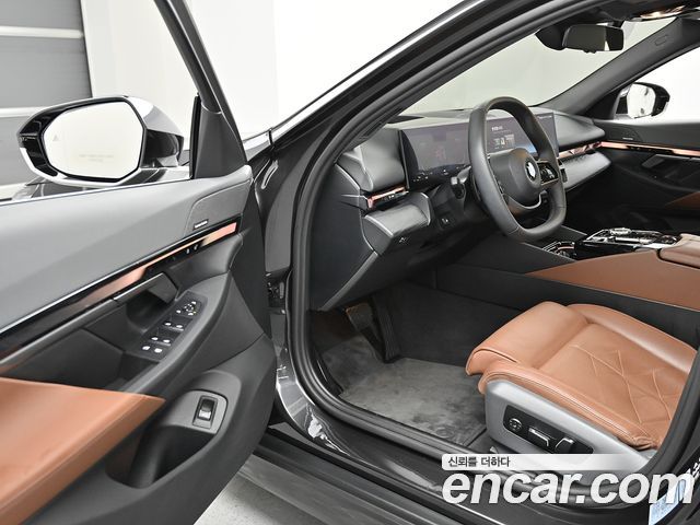 BMW 5-Series 2024 — photo 11