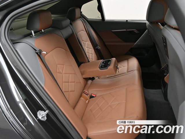 BMW 5-Series 2024 — photo 12