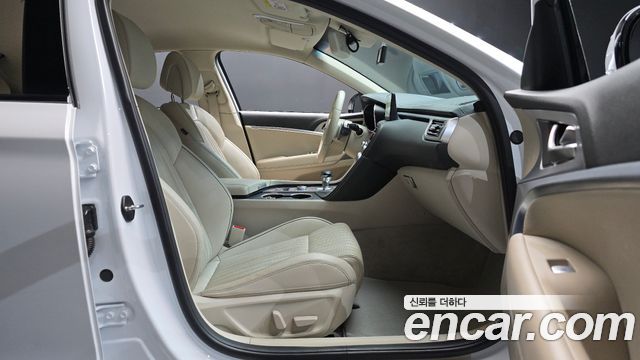 Genesis G70 2021 — photo 16