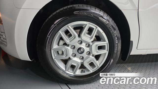 Hyundai Staria 2025 — photo 5