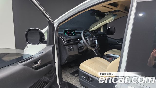 Hyundai Staria 2025 — photo 13