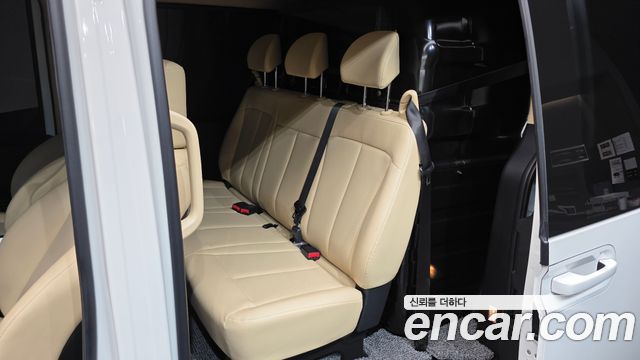 Hyundai Staria 2025 — photo 17