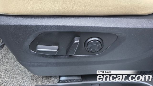 Hyundai Staria 2025 — photo 20