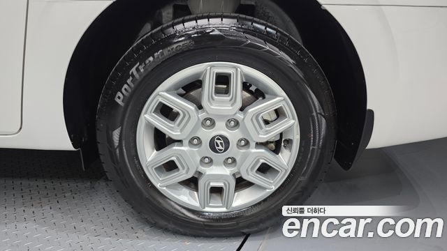 Hyundai Staria 2025 — photo 7