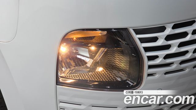 Hyundai Staria 2025 — photo 8