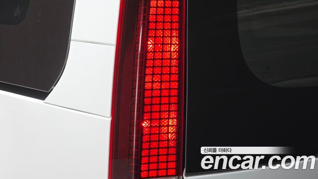 Hyundai Staria 2025 — photo 9