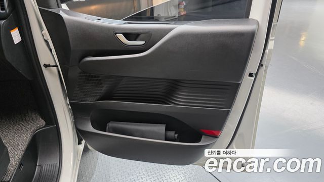 Hyundai Staria 2025 — photo 15