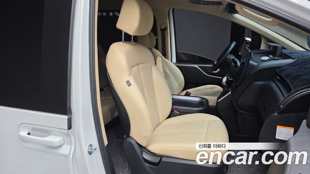 Hyundai Staria 2025 — photo 16