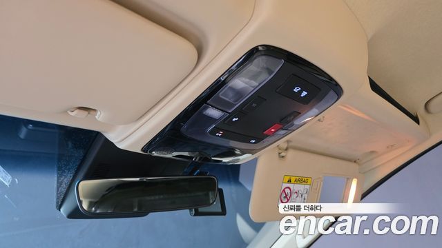 Hyundai Staria 2025 — photo 27