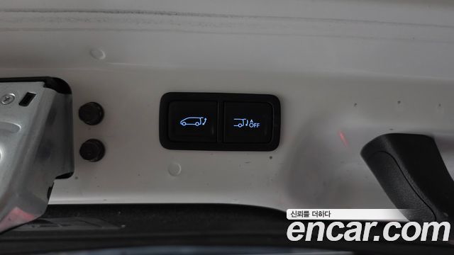 Hyundai Staria 2025 — photo 30