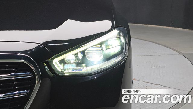 Mercedes-Benz S-Class 2023 — photo 8