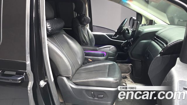 Hyundai Staria 2023 — photo 11
