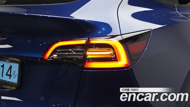 Tesla Model Y 2024 — photo 9