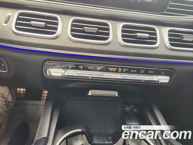 Mercedes-Benz GLE-Class 2023 — photo 12