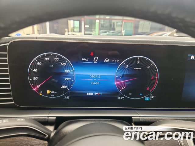 Mercedes-Benz GLE-Class 2023 — photo 17