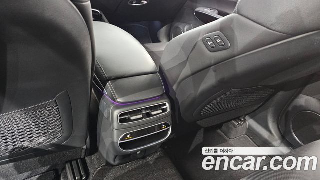 Genesis GV70 2023 — photo 25
