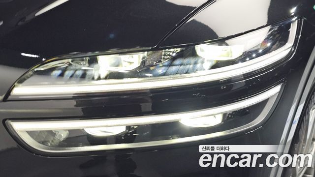 Genesis GV70 2023 — photo 8