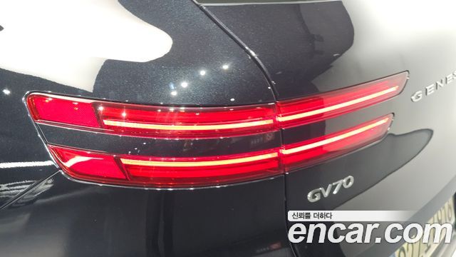 Genesis GV70 2023 — photo 9