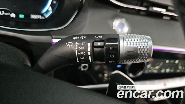 Genesis GV70 2023 — photo 29