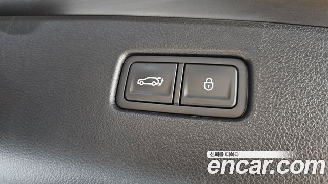 Genesis GV70 2023 — photo 32