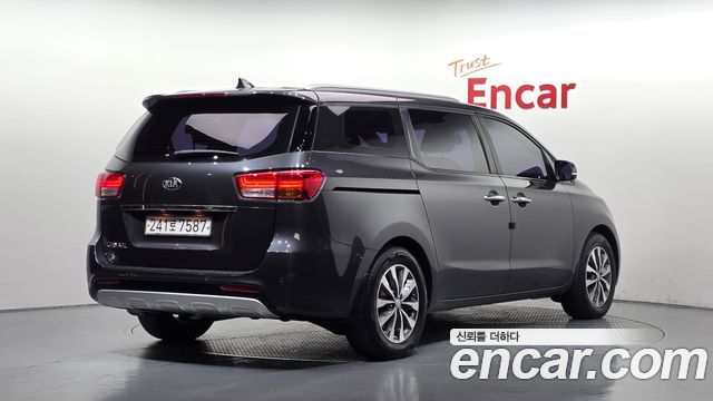 Kia Canival 2018 — photo 2