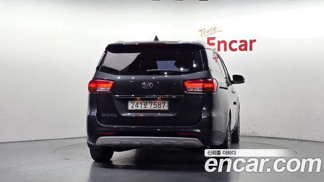 Kia Canival 2018 — photo 4