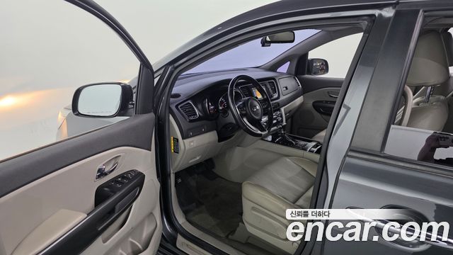 Kia Canival 2018 — photo 10